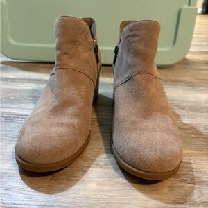 Koolaburra by Ugg Women's Tan Suede Ankle Boots